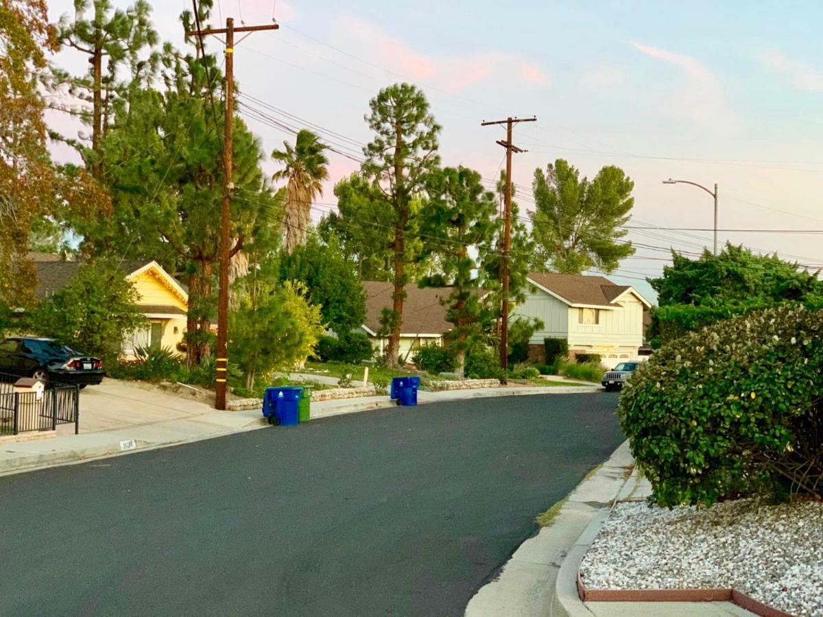 شقة لوس أنجلوس  في 11642 Gothic Avenue المظهر الخارجي الصورة