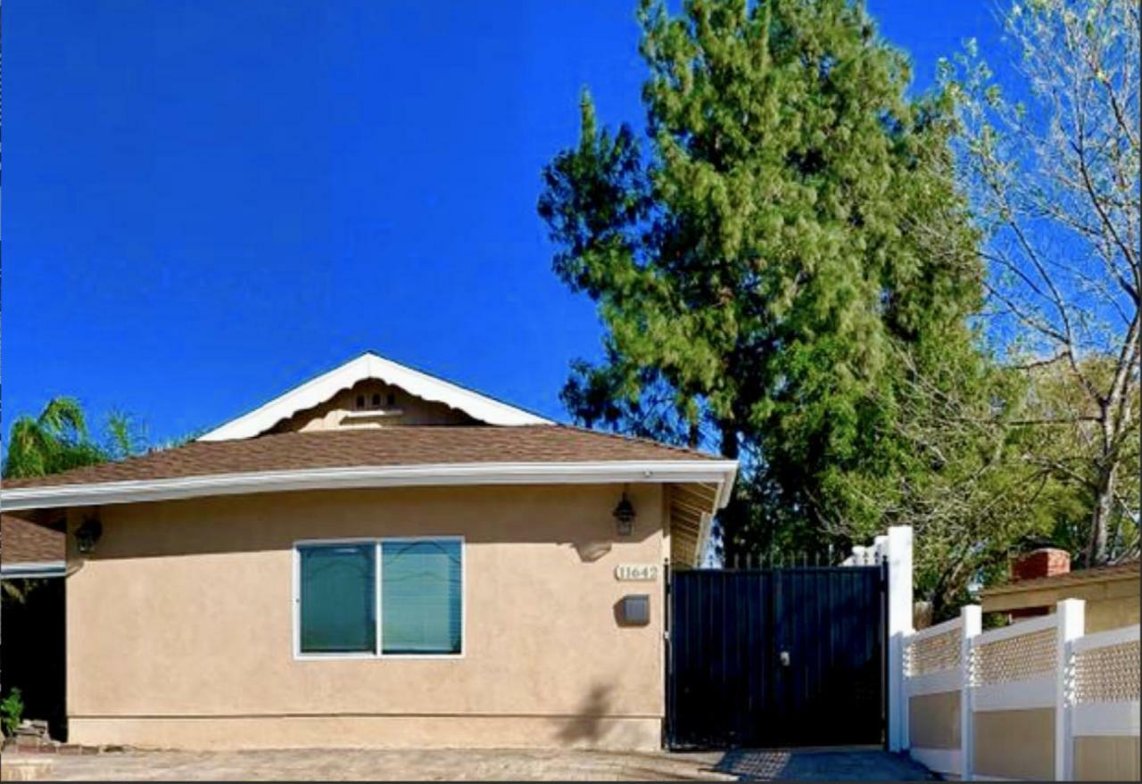 شقة لوس أنجلوس  في 11642 Gothic Avenue المظهر الخارجي الصورة